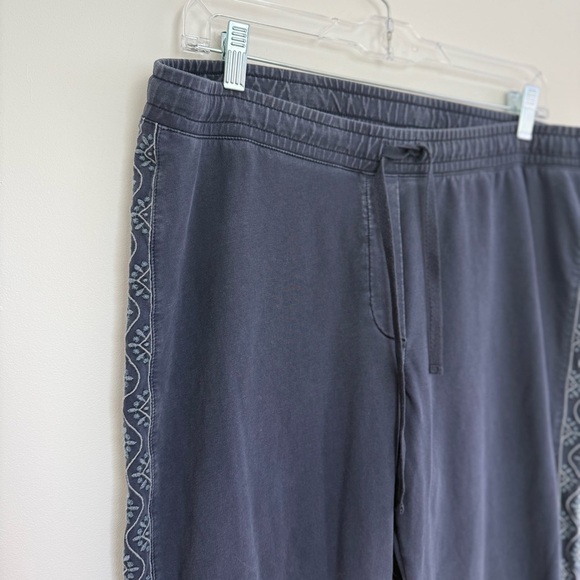 J. Jill Knit Jogger Pants Size Medium Navy Floral Embroidered Drawstring Sweats - Picture 3 of 11